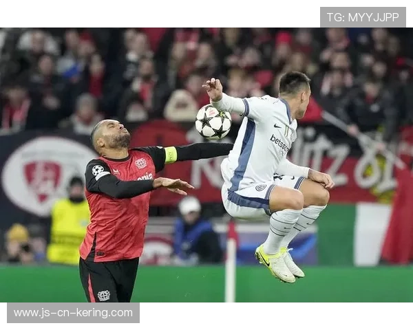 球场“花式表演”：最惊艳的欧冠技能合集，欧冠训练用球